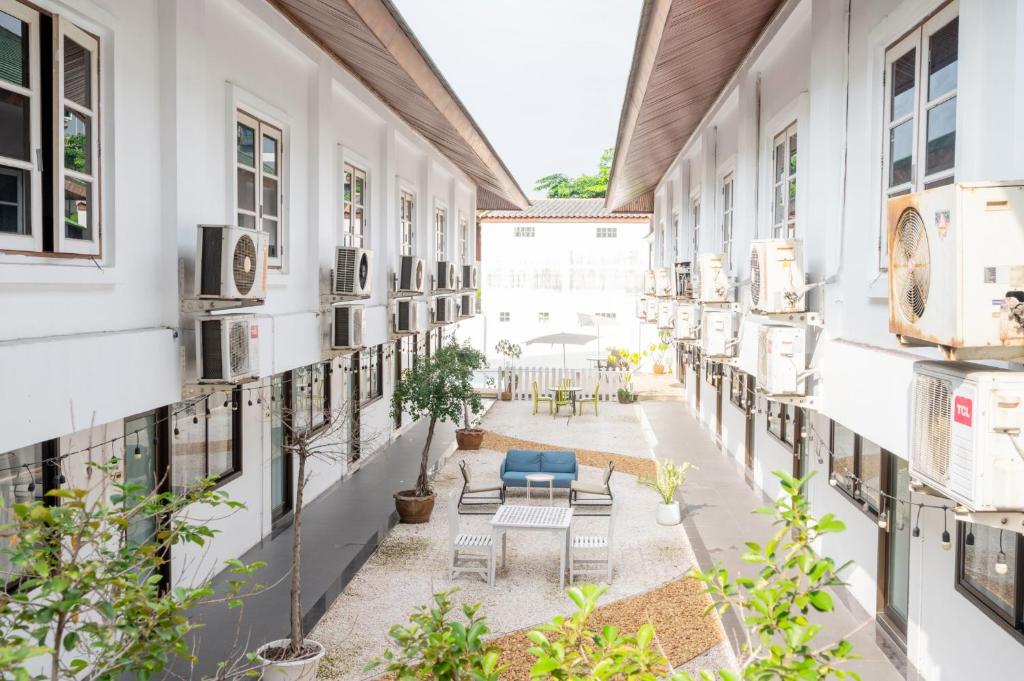 The President Hotel at Chokchai 4