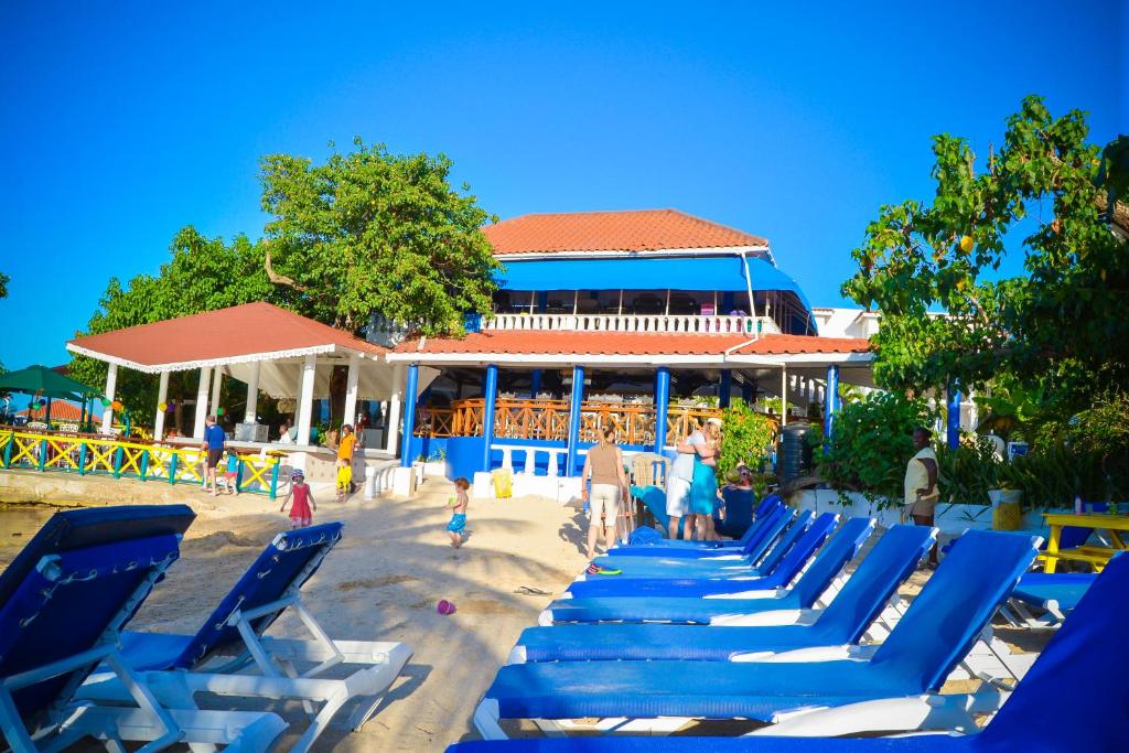 Franklyn D. Resort & Spa — Beach in Runaway Bay