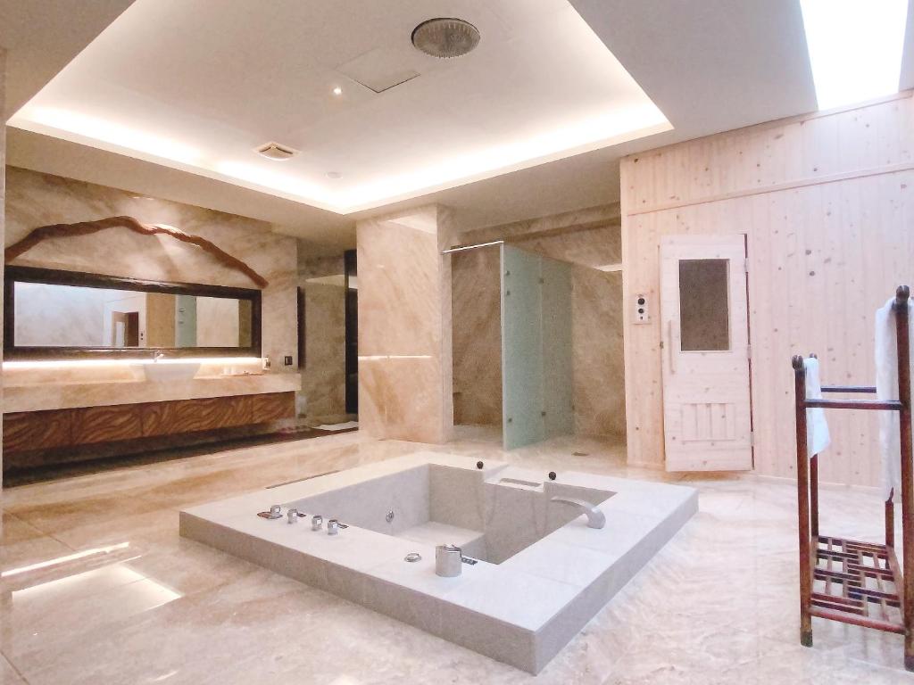 Bathroom, Orient Luxury Villa Motel in Yunlin