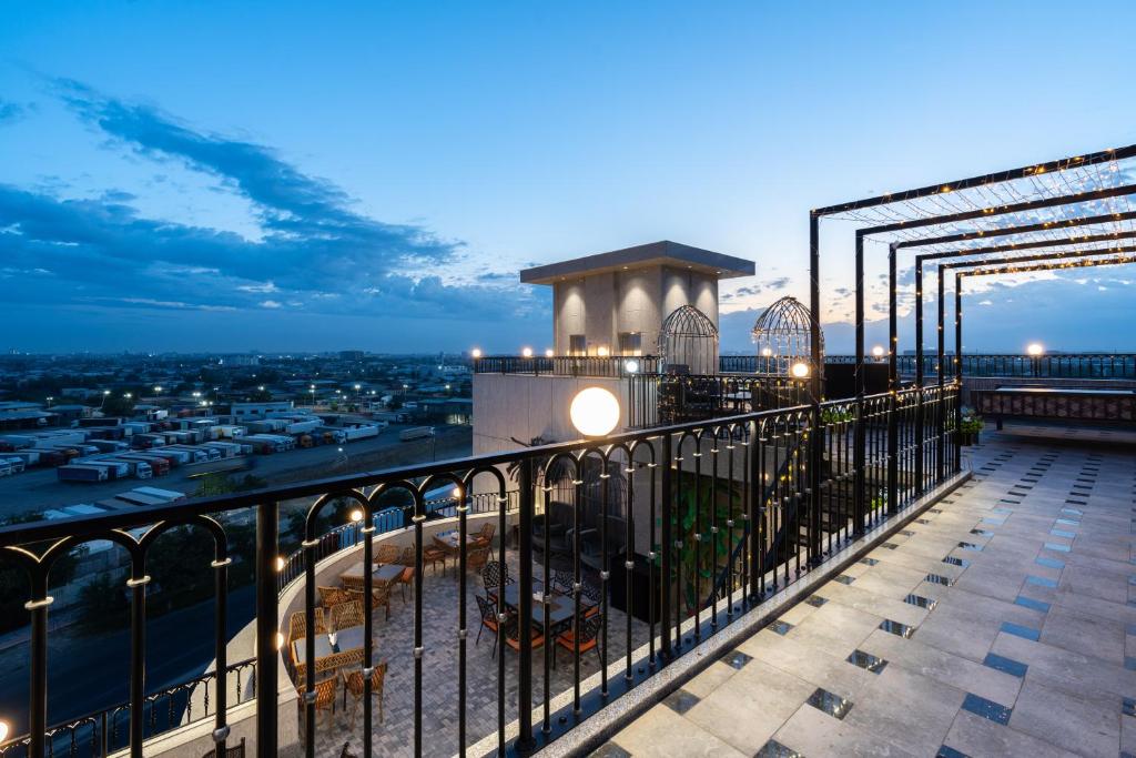 Shamsan Airport Hotel
