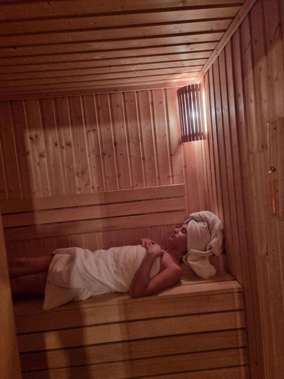 Chalet Escapade with Sauna - 3