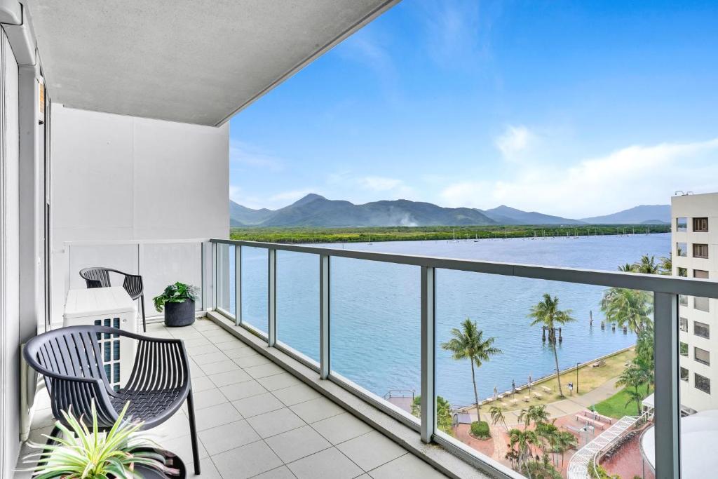 901 Harbour Lights with Ocean Views, Cairns