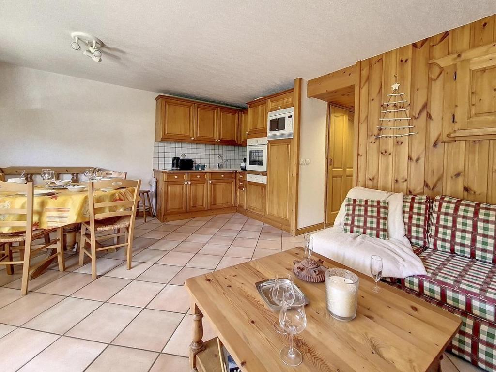 Appartement confortable au pied des pistes avec balcon et garage à Méribel - FR-1-688-37 - 2