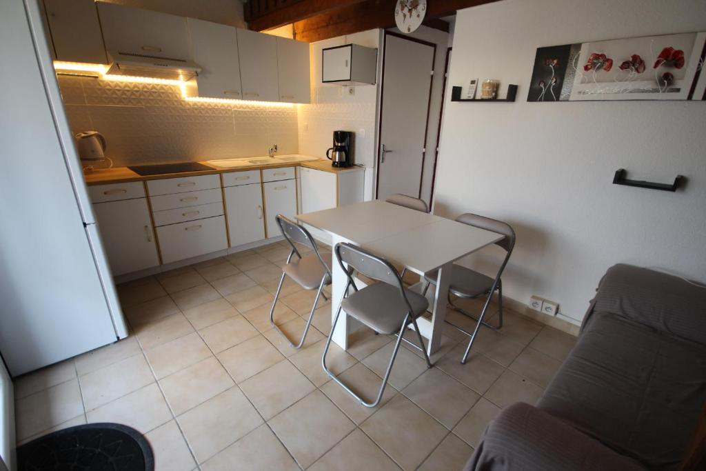 Maison de vacances, 4 à 5 couchages, cuisine séjour climatisé dans résidence avec piscine, les Jardins de Portiragnes, 500m de la mer, LRJP31 - 5