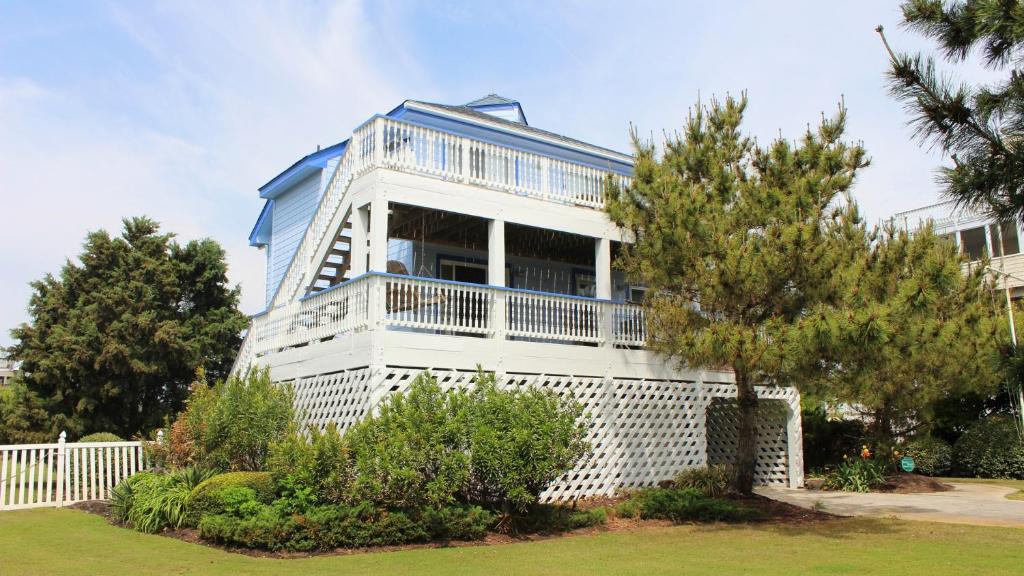 Semi-Oceanfront, Yard, Dogs Welcome, Pool, Close to beach Access, WL1020, Kookaburra, Corolla
