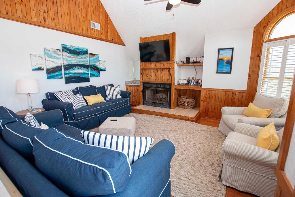 Oceanside, Private Pool, Hot Tub, Close to Beach, WW874, Whalecome Aboard, Corolla