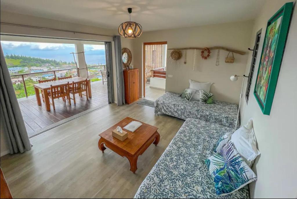 FARE MIRI ATA, Punaauia