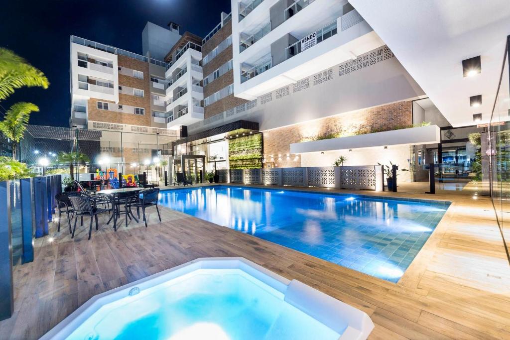 Terrazzo 508A - Apartamento 02 quartos - Acomoda até 05 pessoas - À poucos metros da praia de Bombas - (Consultar serviços de roupa de cama e banho), Bombinhas