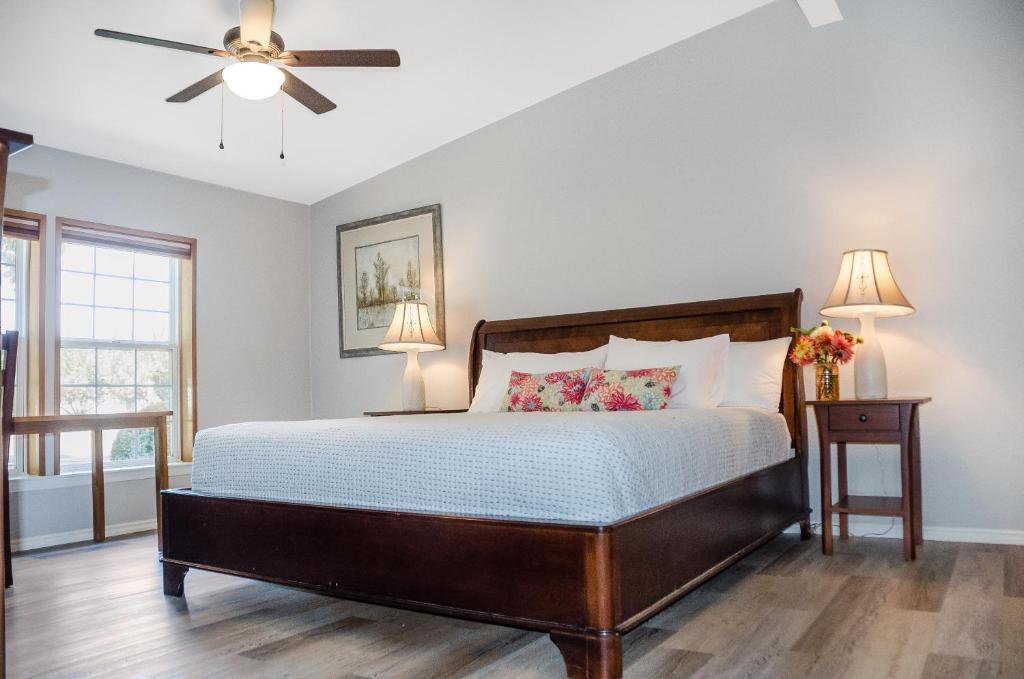 Peak View Corvallis - Spacious Outdoor Dining w/Fire Table - Close to Downtown & OSU, Corvallis