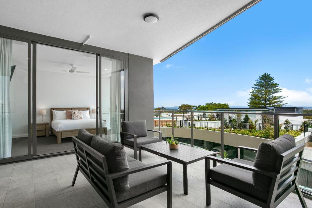 Solaris 412, Forster