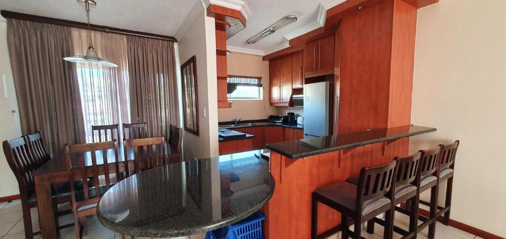 Kitchen, Santana Holiday Resort in Margate
