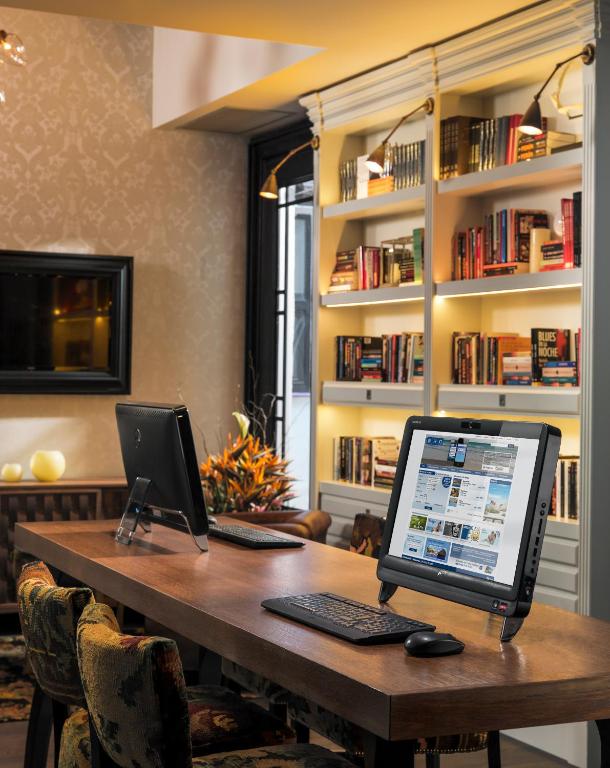 Shared lounge/TV area