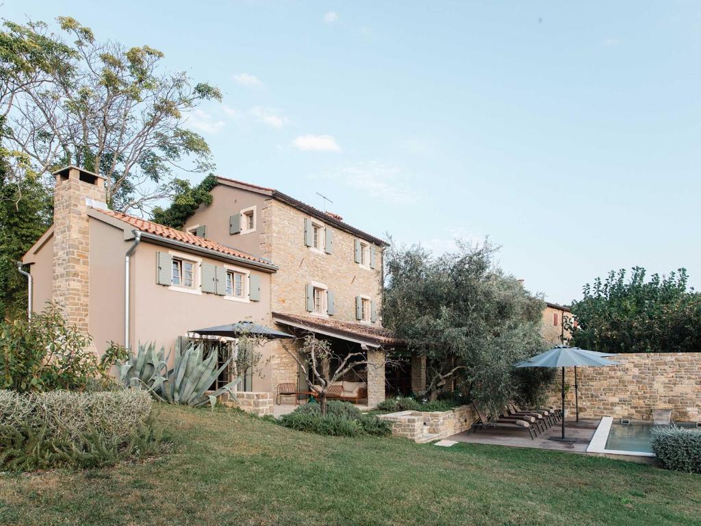 San Canzian Hotel & Residences - Small Luxury Hotels of the World — Hotel building in Buje, Istria