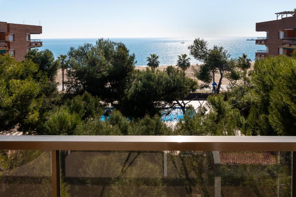 AT049 Els Pins, primera línea de la playa con piscina y barbacoa, Torredembarra