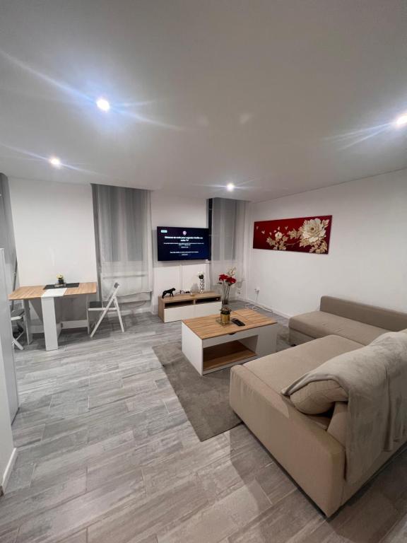 Studio 2prs Tout Equipé Et Neuf - 1