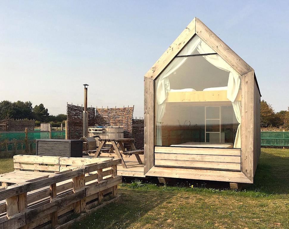 Lushna 3 Petite at Lee Wick Farm Cottages & Glamping, Clacton-on-Sea