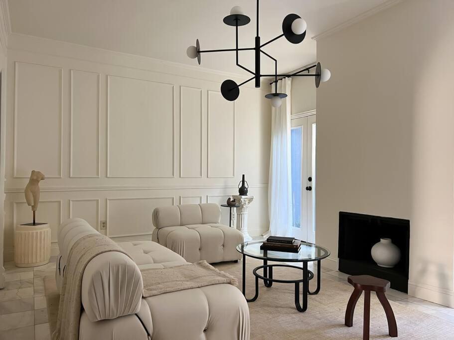 Mr. Nomad: Artistic Abode in Uptown, Dallas