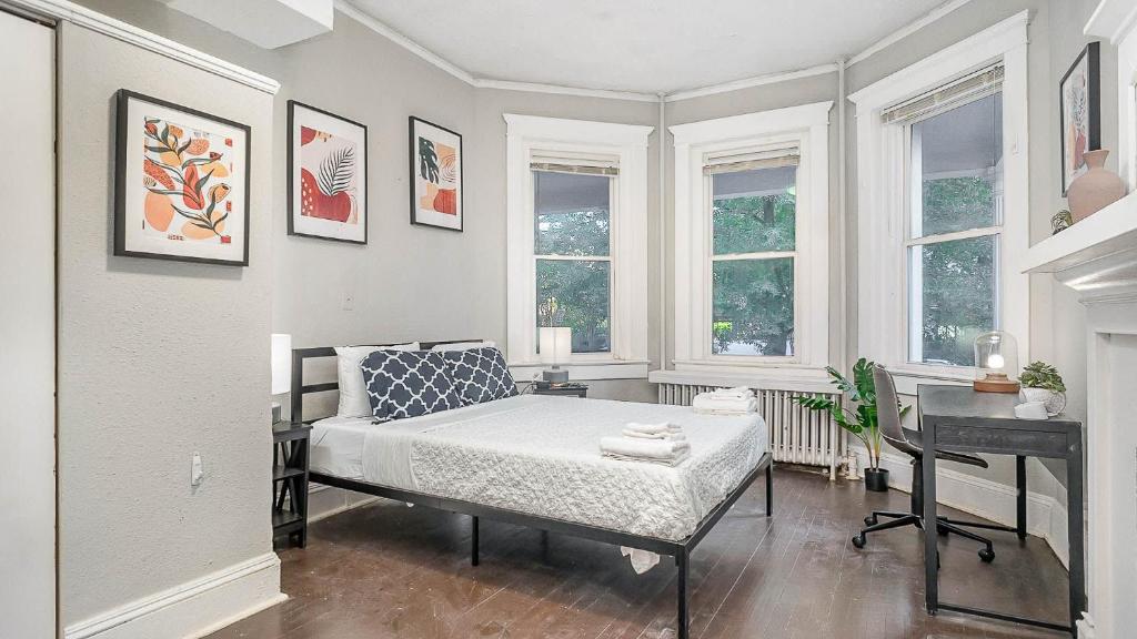 Ghent's Colonial Estate - Suite 1
