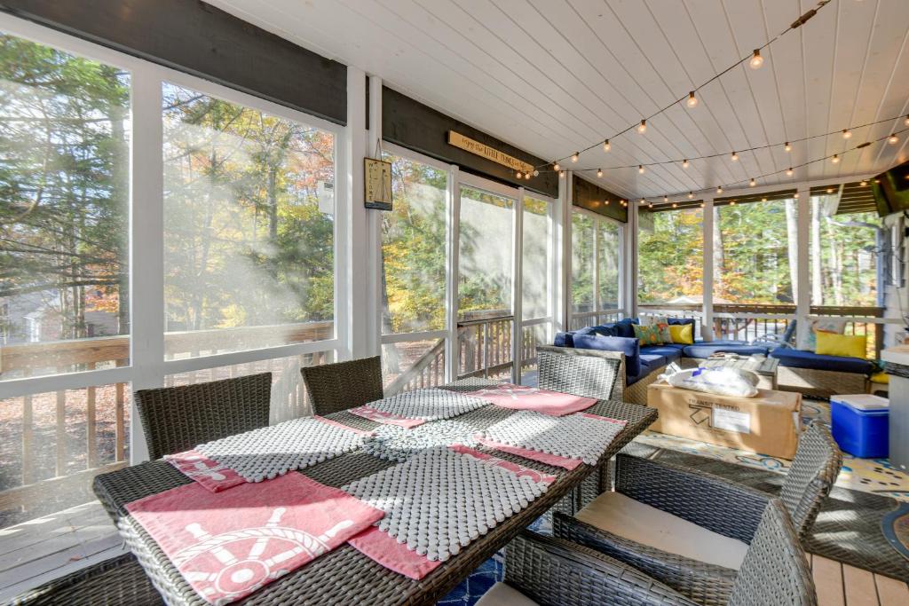 Ossipee Lake Retreat about 7 Mi to King Pine Ski Area!