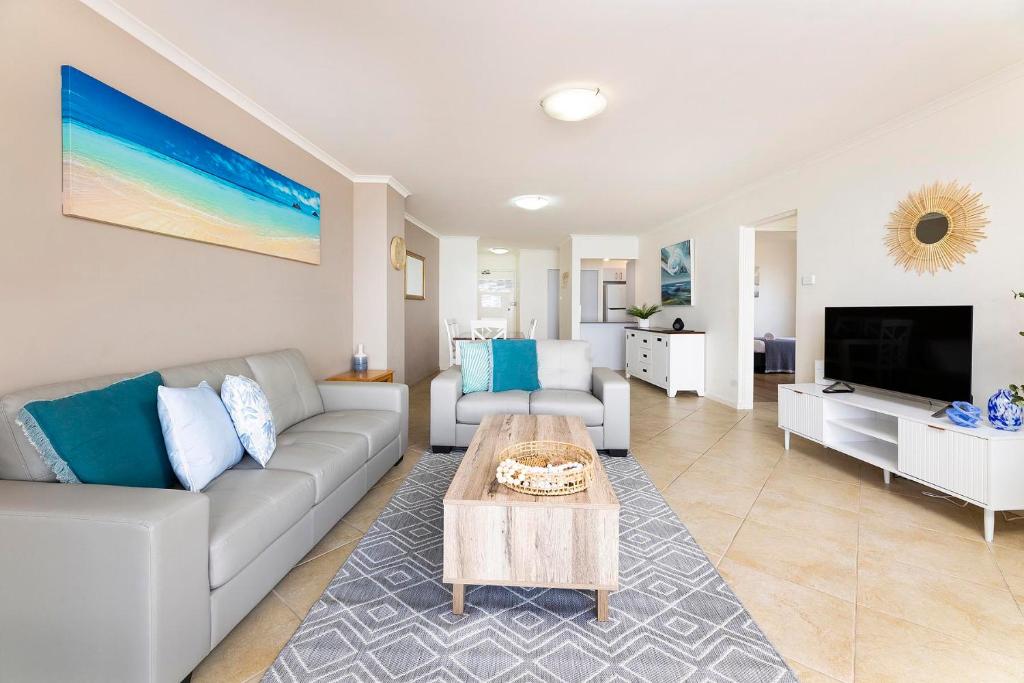 El Sandi Unit 06, Forster