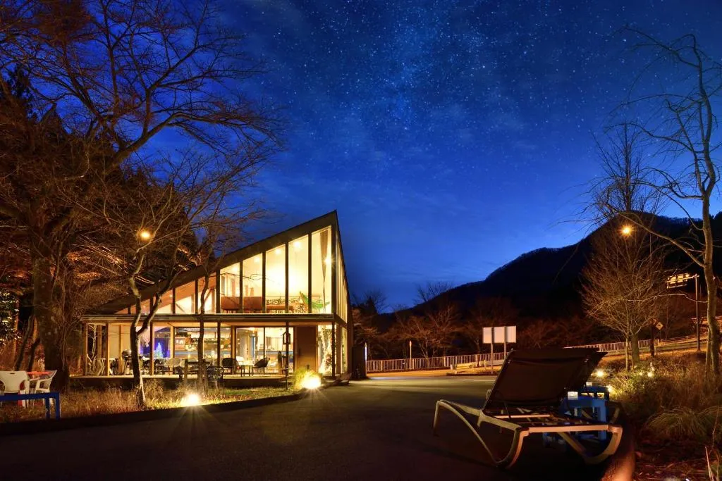 Onsen Glamping ShimaBlue, hotel in Nakanojo