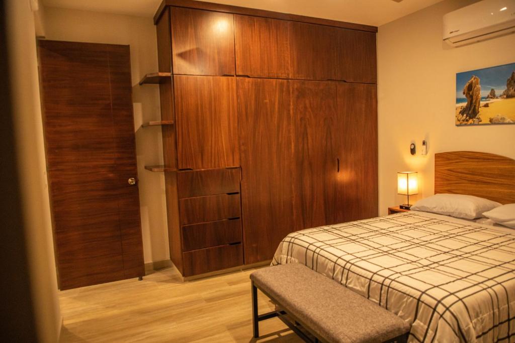 NEW Condo w/Rooftop Pool & View, Cabo San Lucas