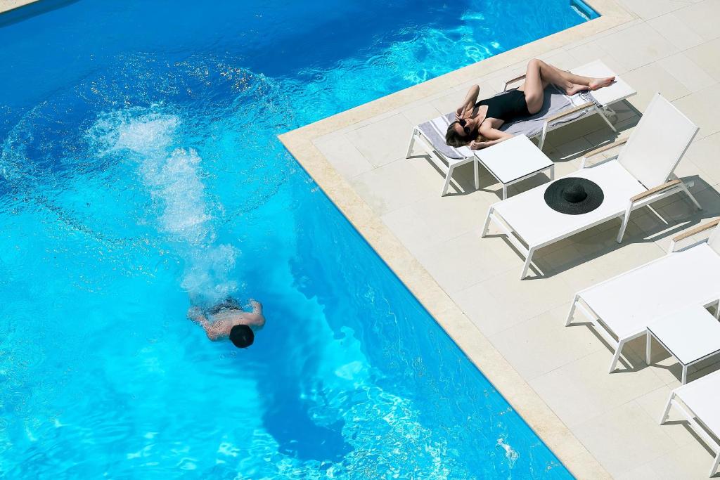 Glavas Inn Hotel — Swimming pool in Gerakini, Central Macedonia