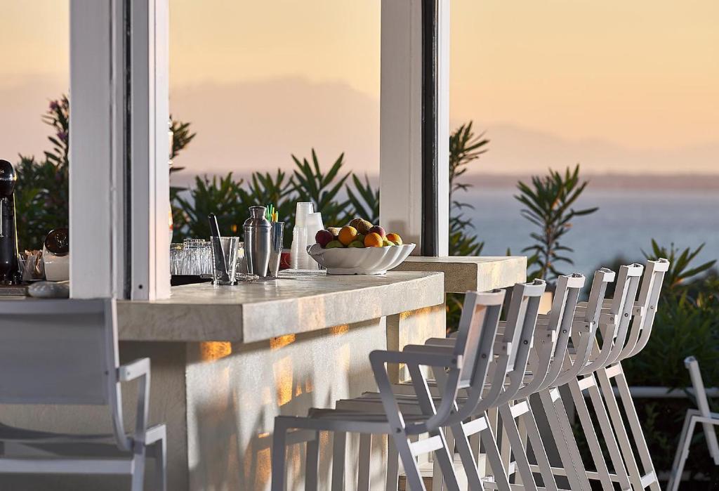 Glavas Inn Hotel — Restaurant & bars in Gerakini, Central Macedonia