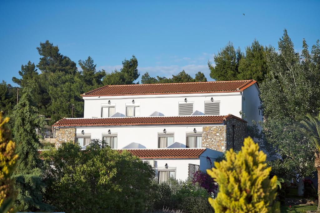 Glavas Inn Hotel — Hotel building in Gerakini, Central Macedonia
