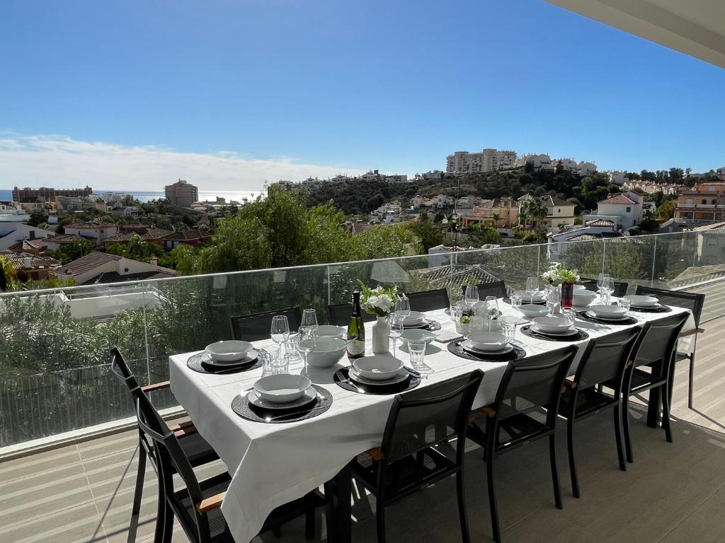 Stunning villa in Benalmádena with amazing views, pool and large gym - 5