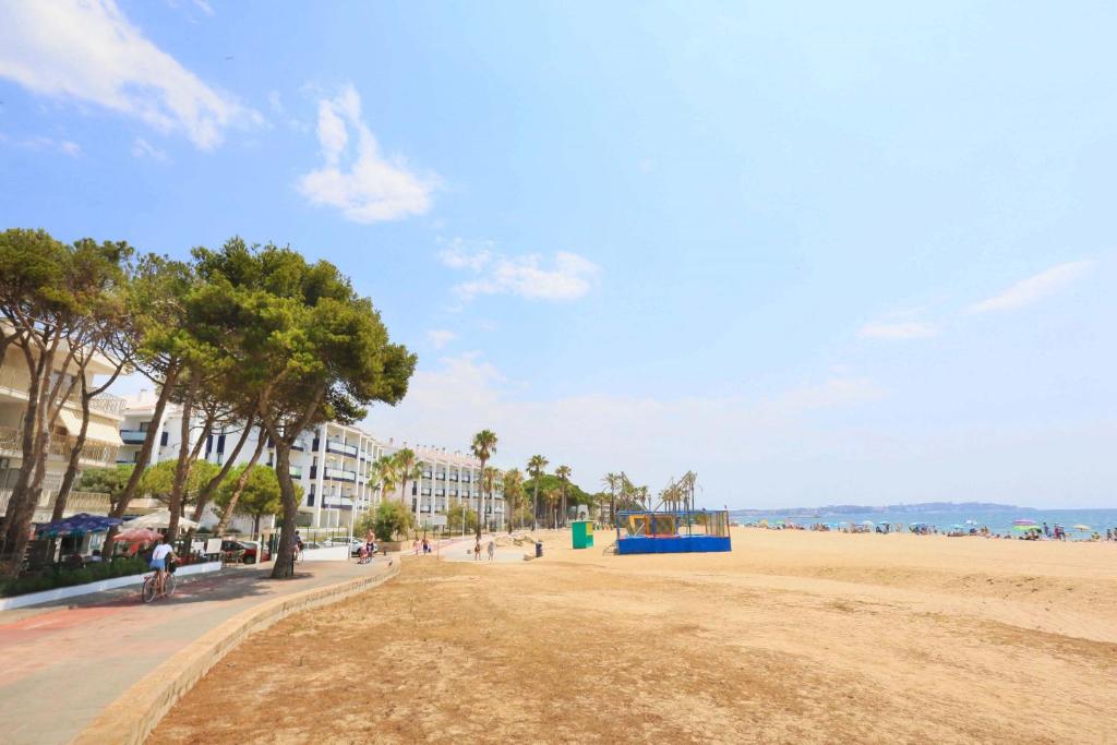 LITORAL COSTA DORADA - PLAYMAR Only families - 3