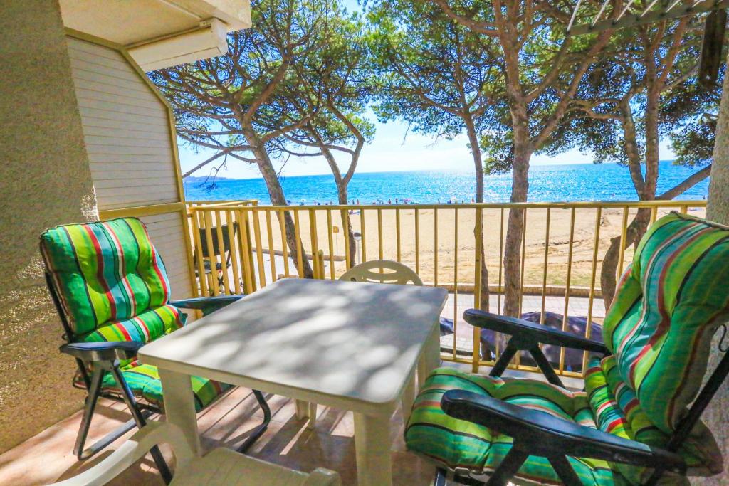 LITORAL COSTA DORADA - PLAYMAR Only families - 4