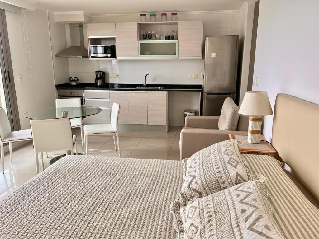 Espectacular Monoambiente Nuevo en Place Lafayette piso 7 Punta del Este - 4
