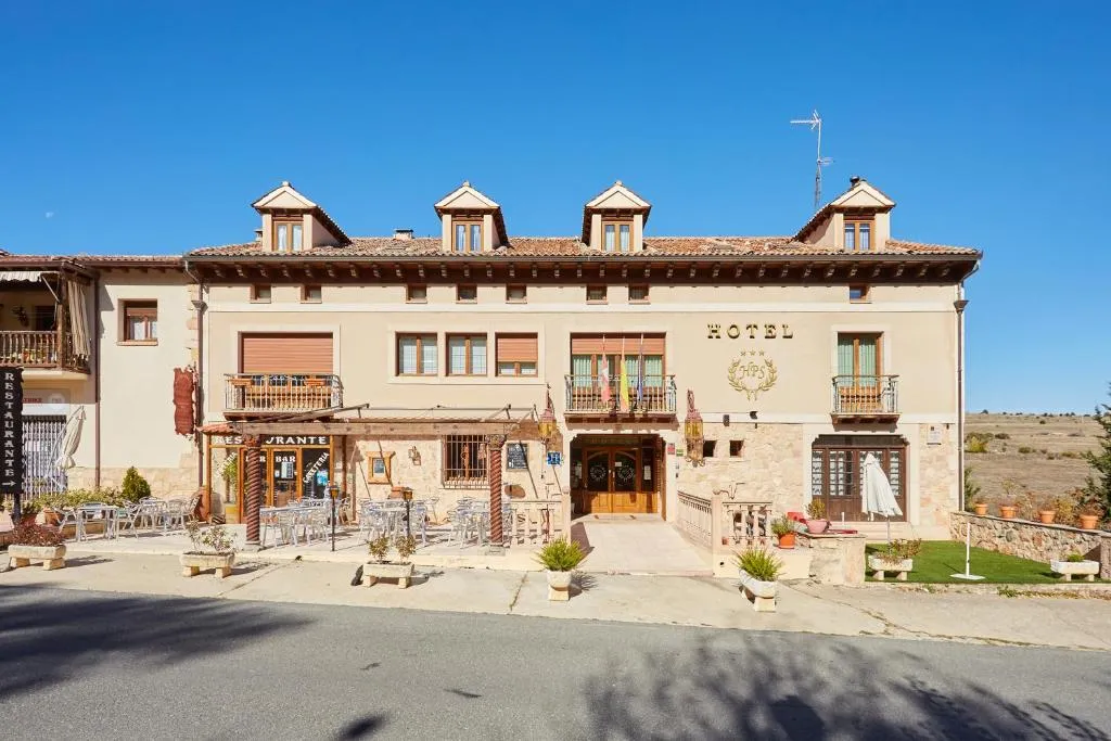 Hotel Puerta Sepúlveda，位于塞普尔韦达的酒店