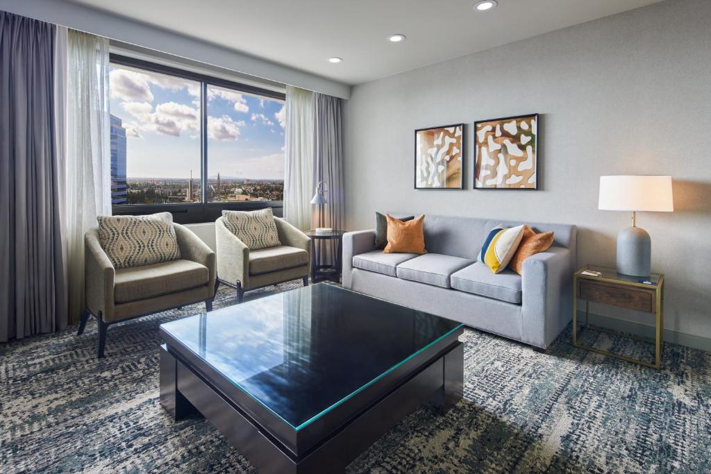 Los Angeles Hotel Fera Anaheim, a DoubleTree by Hilton room