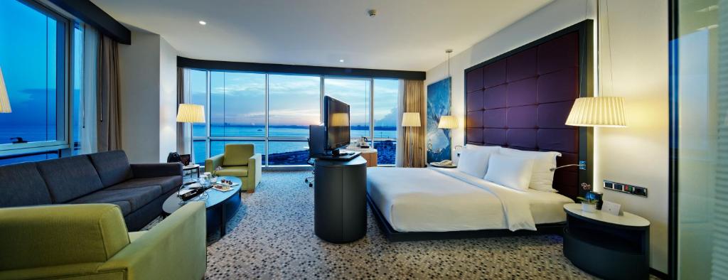 Shared lounge/TV area