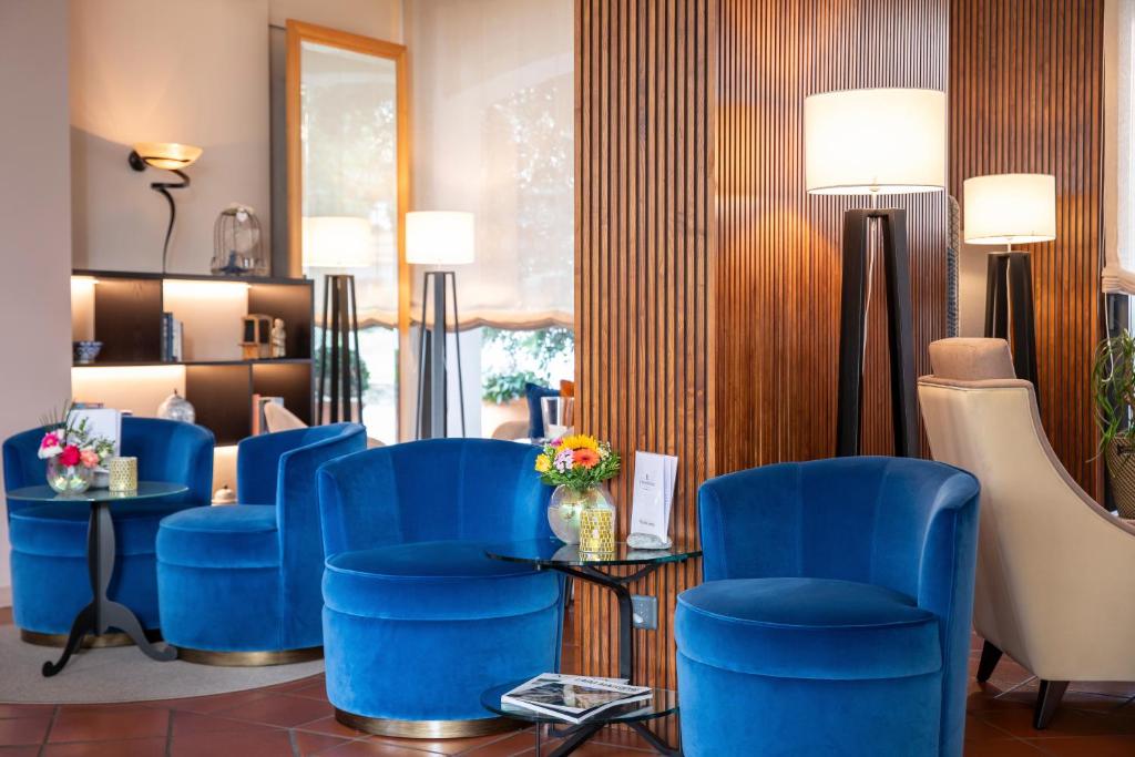 Shared lounge/TV area