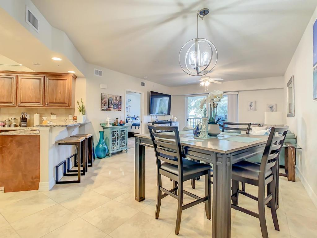 Beautifully Updated 22 Oceanwalk Condo nestled up nest to the estuary in building 18. OW18-202, New Smyrna Beach