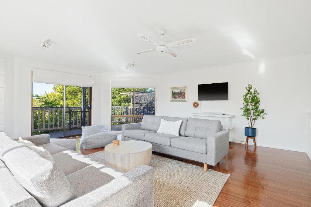 Escape Away by Ready Set Stay - walk to the beach, Cowes