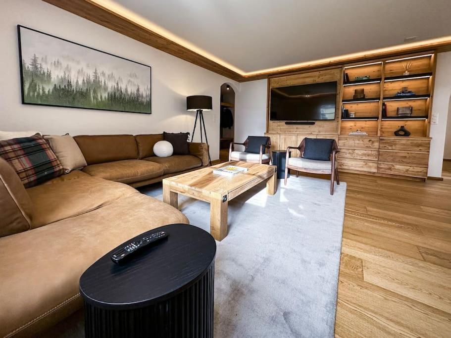 Chic Alpine Elegance: Designer Retreat in Samedan - 2