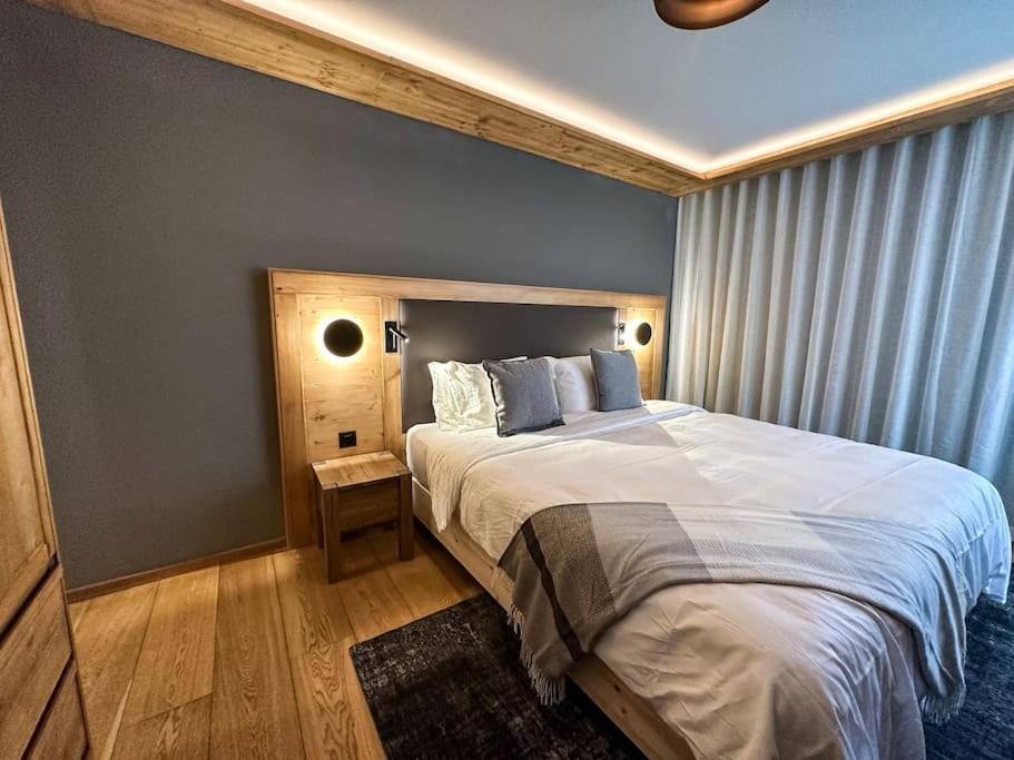 Chic Alpine Elegance: Designer Retreat in Samedan - 4