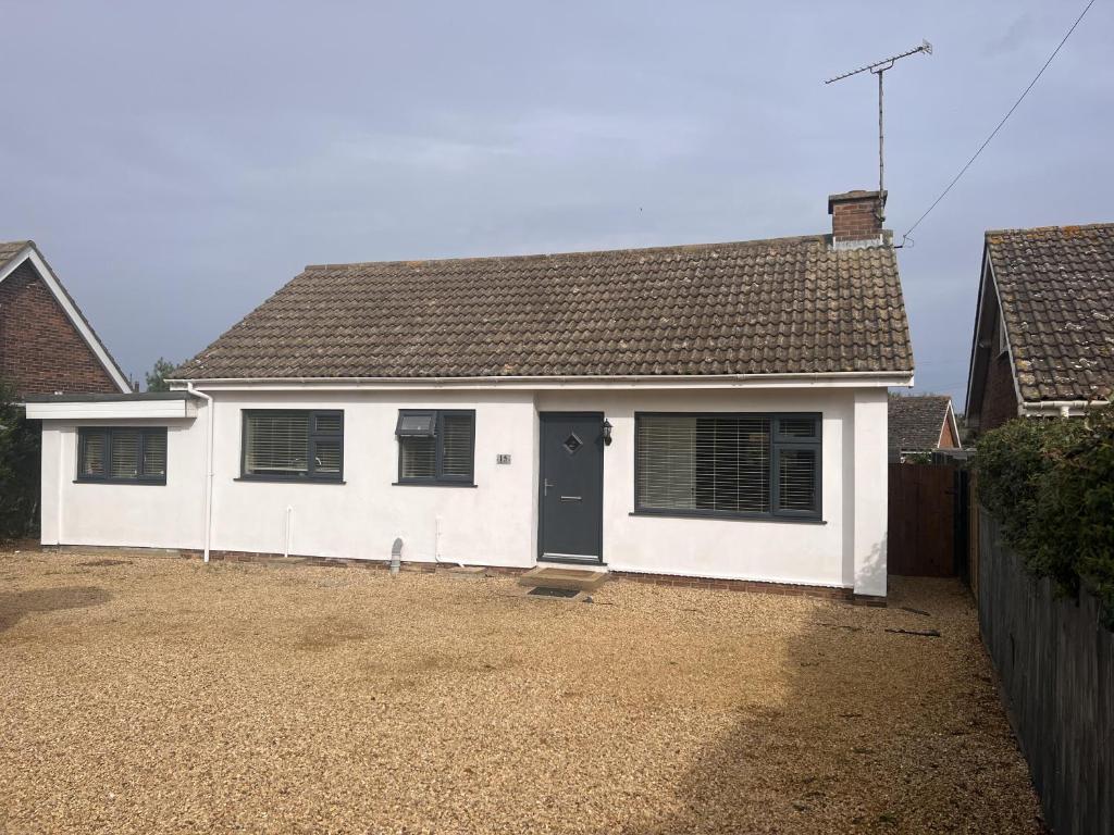 Pet-Friendly - 2 Bedrooms Bungalow hot tub parking, Heacham