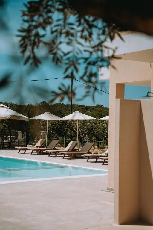 Urania Hotel, hotel di Perdika