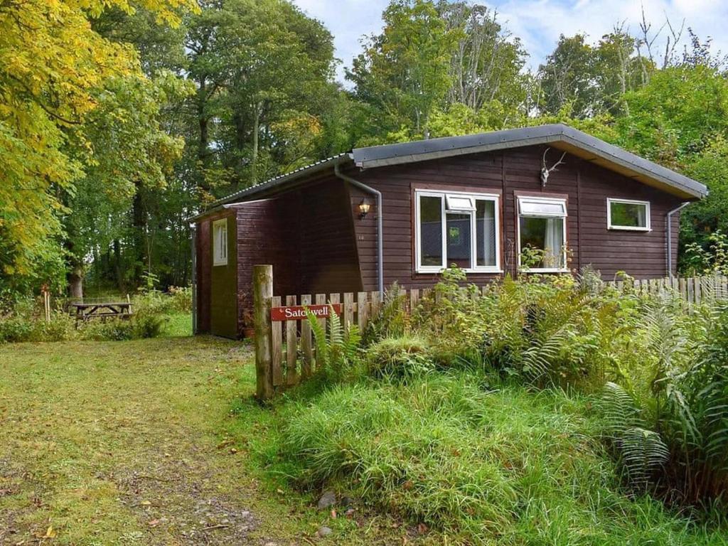 Satchwell Chalet on Reelig Estate - Dog Friendly, Kirkhill