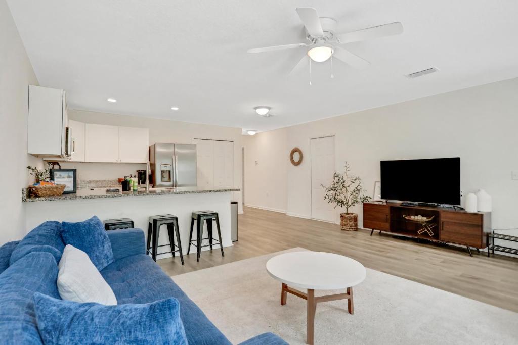 Modern home with garage near town, St. Augustine