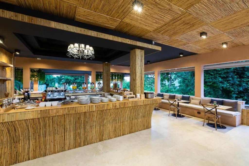 アマラ グランド ブルー リゾート ヒルトップス (Amala Grand Bleu Resort Hilltops) レストラン