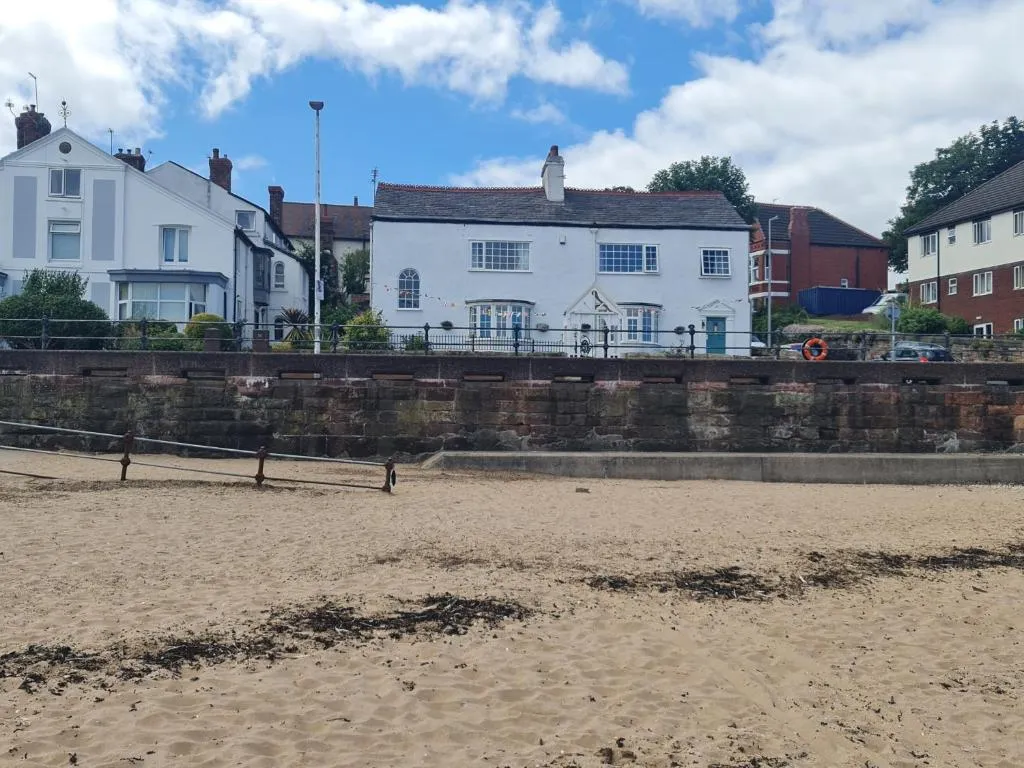 Sea-Quinn Views, hotel in Wallasey