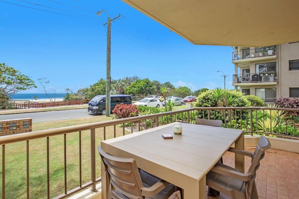 Absolute beachfront apartment!, Gold Coast