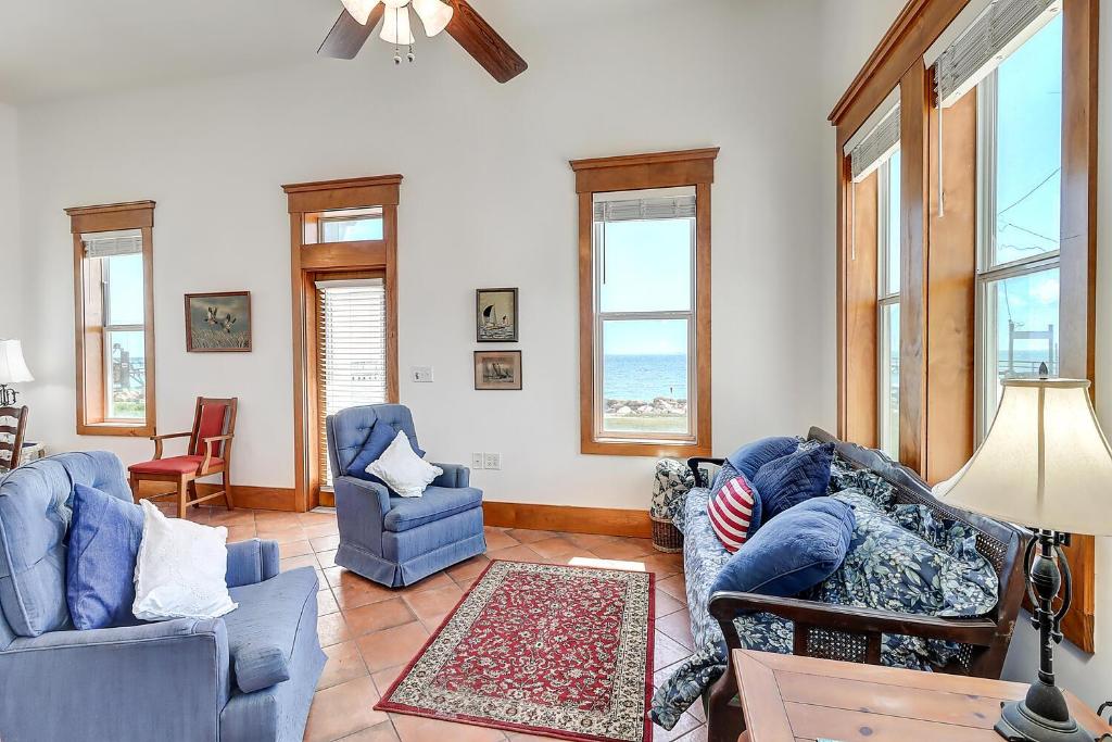 Joys Beach House, Rockport