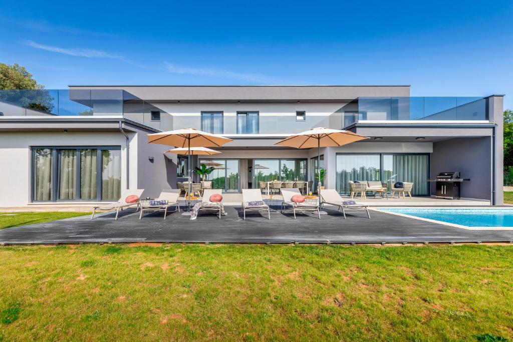 Borealis, Stanišovi